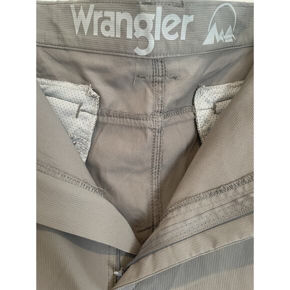 NWT Wrangler Flex Shorts Men’s Size 48 - Picture 4 of 5